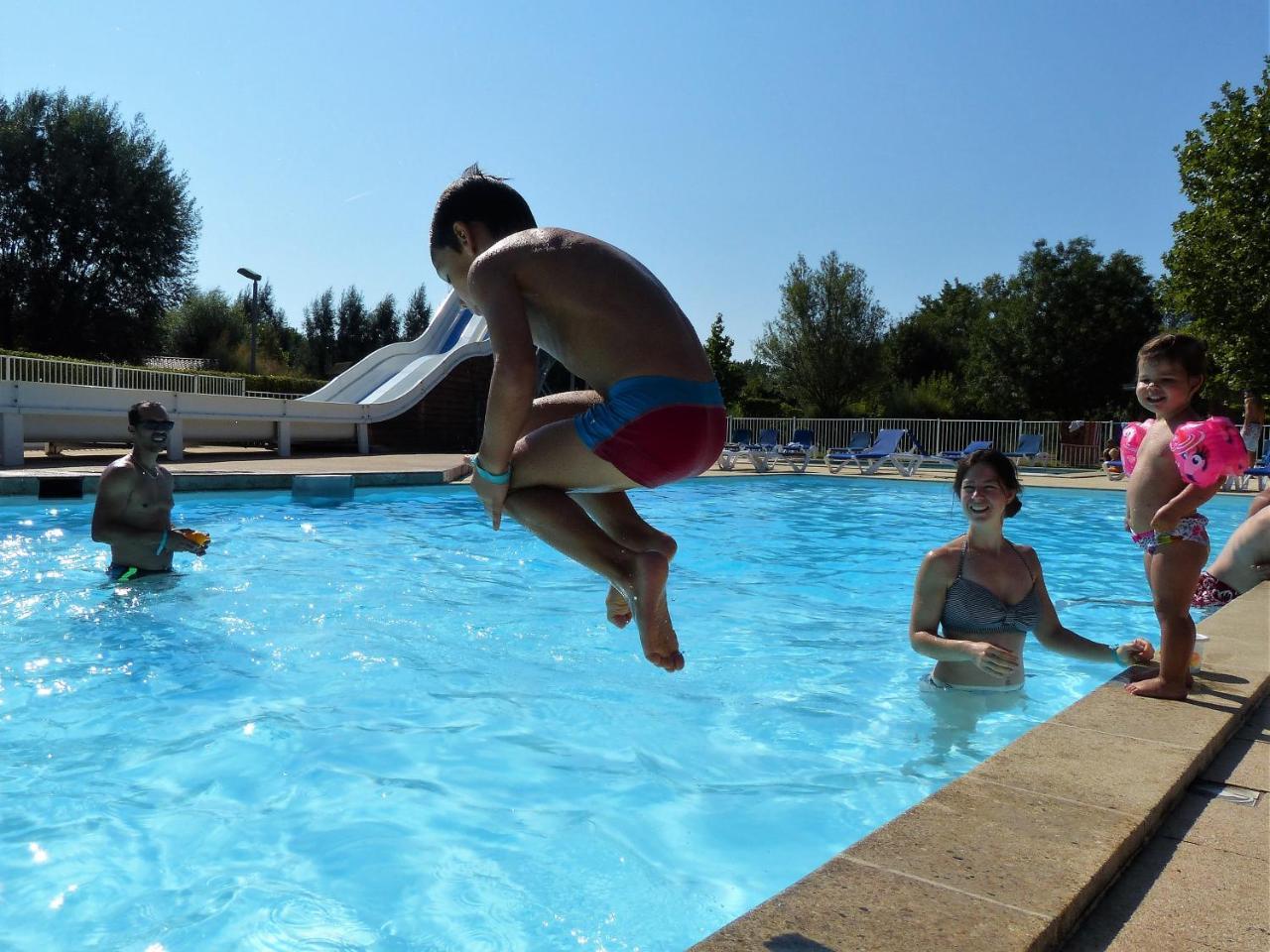 Camping Les Portes Du Beaujolais Anse Dış mekan fotoğraf